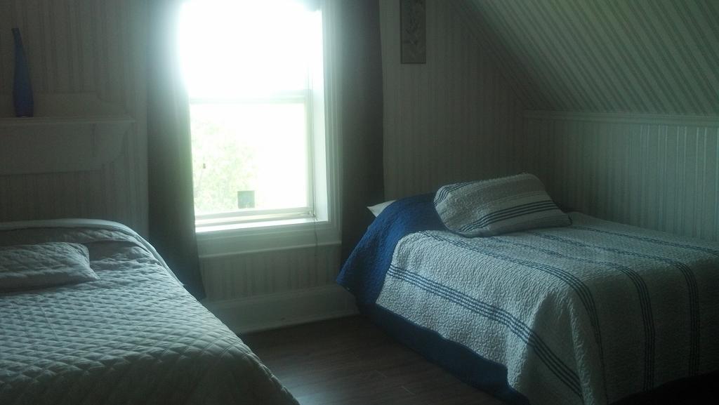 Miscouche Lovely Green Gable Home מראה חיצוני תמונה