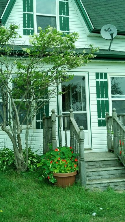 Miscouche Lovely Green Gable Home מראה חיצוני תמונה